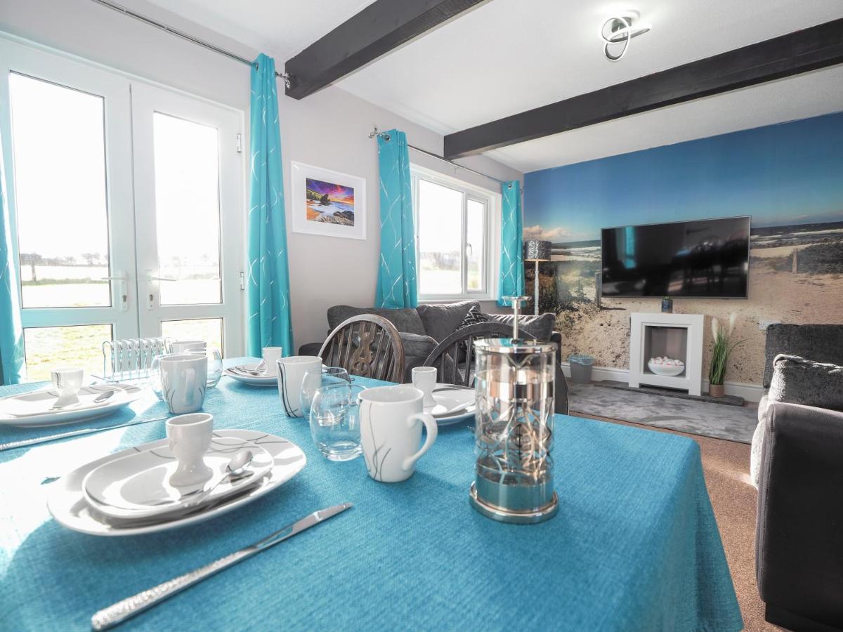 Trenewydd Farm Holiday Cottages Cardigan Kamer foto